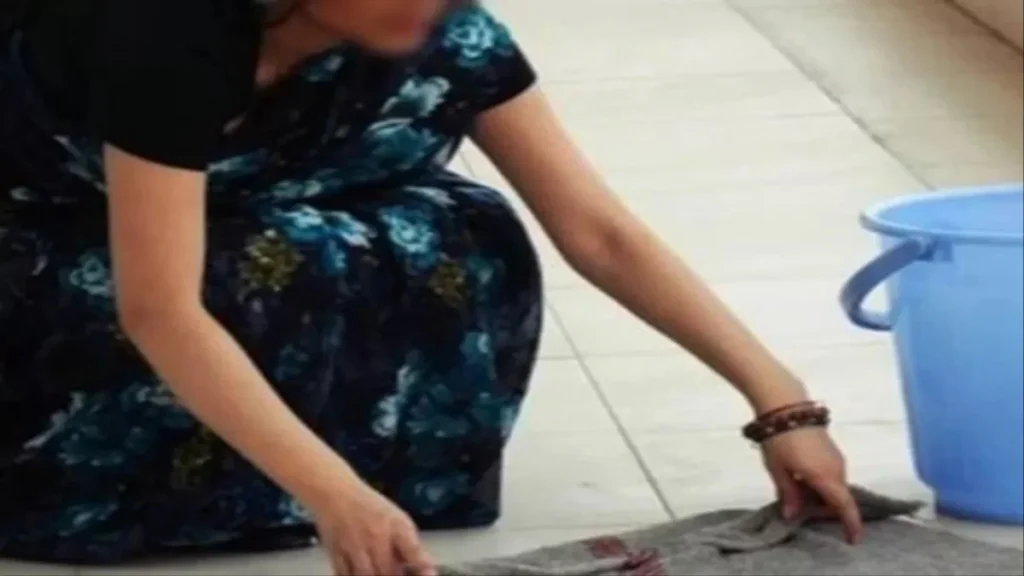 नौकरानी ने काम के पहले ही दिन चुराए सात लाख रुपये, प्रेमी के लिए खरीदी बुलेट और अपने लिए मेकअप का सामान