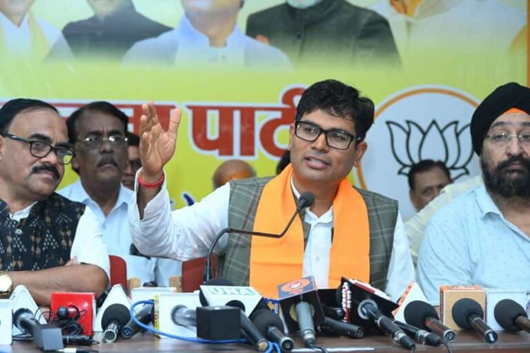 ओपी बोले – झूठ, घोटाले और पुत्र मोह की त्रिमूर्ति था भूपेश का शासन, बेटे को बचाने बघेल ने झोंक दी पूरी कांग्रेस, पूछा – आखिर किस पद पर हैं चैतन्य बघेल?