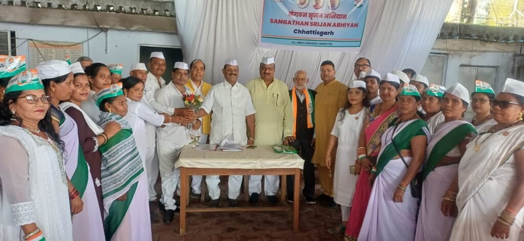 कांग्रेस संगठन सृजन अभियान के तहत डॉ. आर. सी. खुटिया ने सेवादल, कटघोरा और दीपका ब्लॉक कांग्रेस की बैठक ली — कहा, कांग्रेस कमजोर होगी तो देश भी कमजोर होगा”