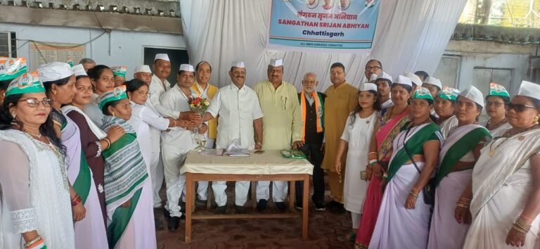 कांग्रेस संगठन सृजन अभियान के तहत डॉ. आर. सी. खुटिया ने सेवादल, कटघोरा और दीपका ब्लॉक कांग्रेस की बैठक ली — कहा, कांग्रेस कमजोर होगी तो देश भी कमजोर होगा”