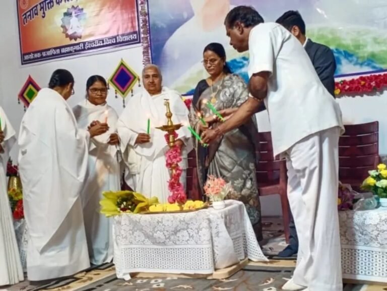 आध्यात्मिक ऊर्जा पार्क में तनाव मुक्ति पर कार्यक्रम—महापौर संजू सिंह राजपूत हुए शामिल”