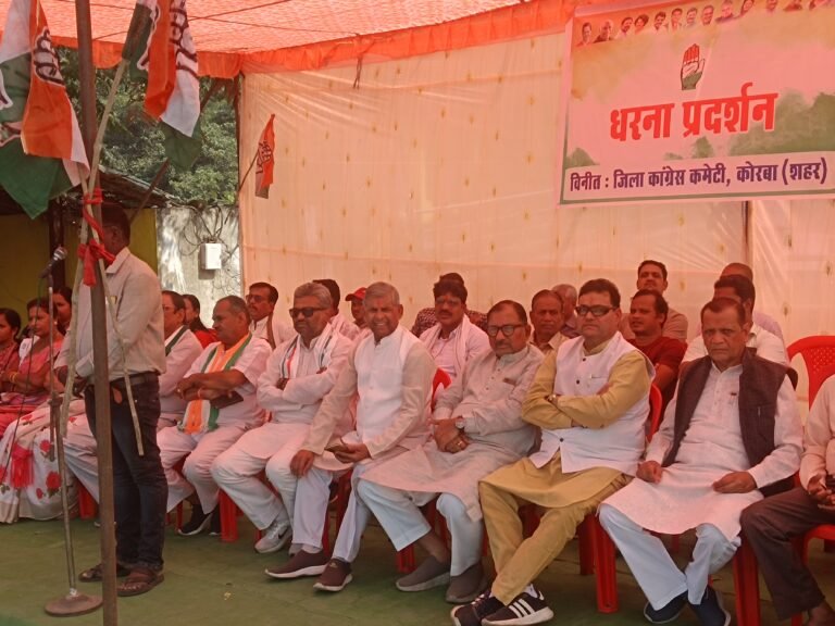 सड़कें जर्जर, काम अटका—कांग्रेस बोली: कोरबा का ट्रैफिक और जनता भगवान भरोसे