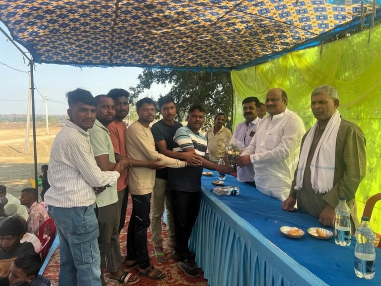 भैरोताल प्रीमियर लीग के फाइनल में पहुंचे पूर्व मंत्री जयसिंह अग्रवाल, खिलाड़ियों का बढ़ाया हौसला