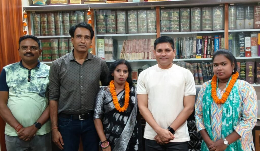 अधिवक्ता संघ कोरबा चुनाव में त्रिकोणीय घमासान, 4 पदों पर निर्विरोध जीत