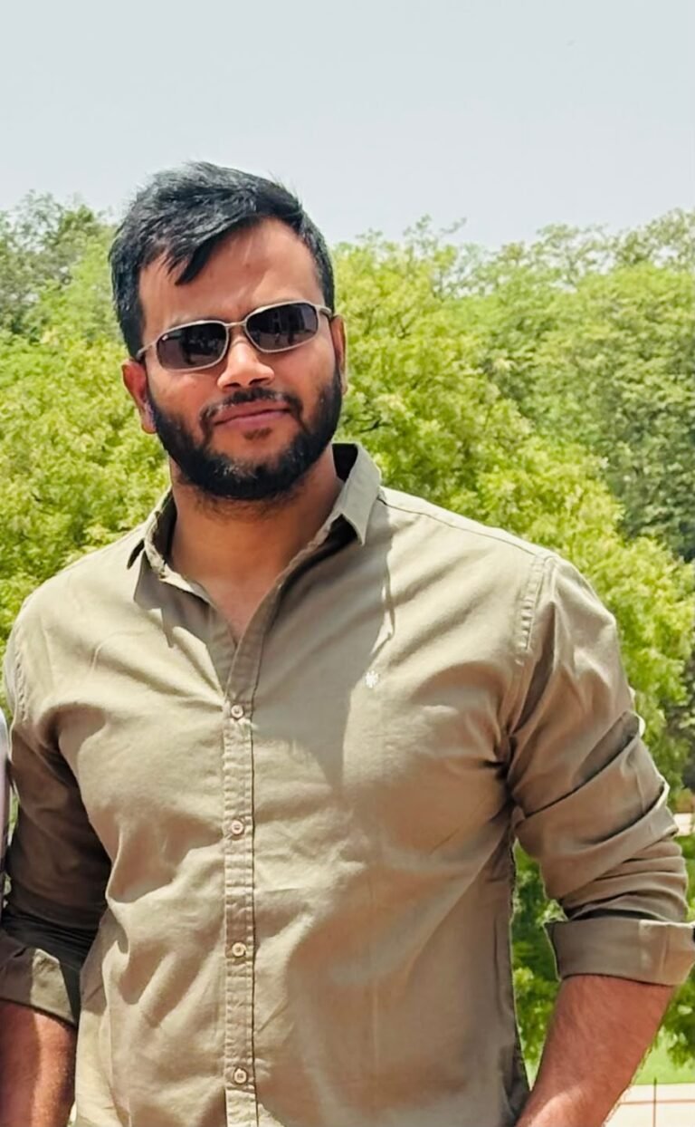 एक साल से झूल रहे बिजली तार, मिर्जा आसिफ बेग ने जनदर्शन में लगाई गुहार