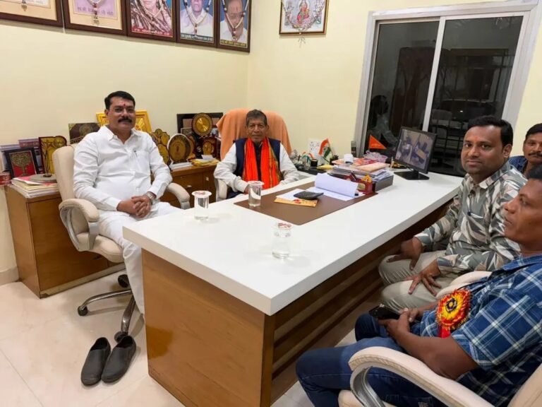 भाजपा जिला अध्यक्ष गोपाल मोदी के निवास पहुंचे पूर्व मंत्री ननकीराम कंवर, संगठनात्मक गतिविधियों पर हुई चर्चा
